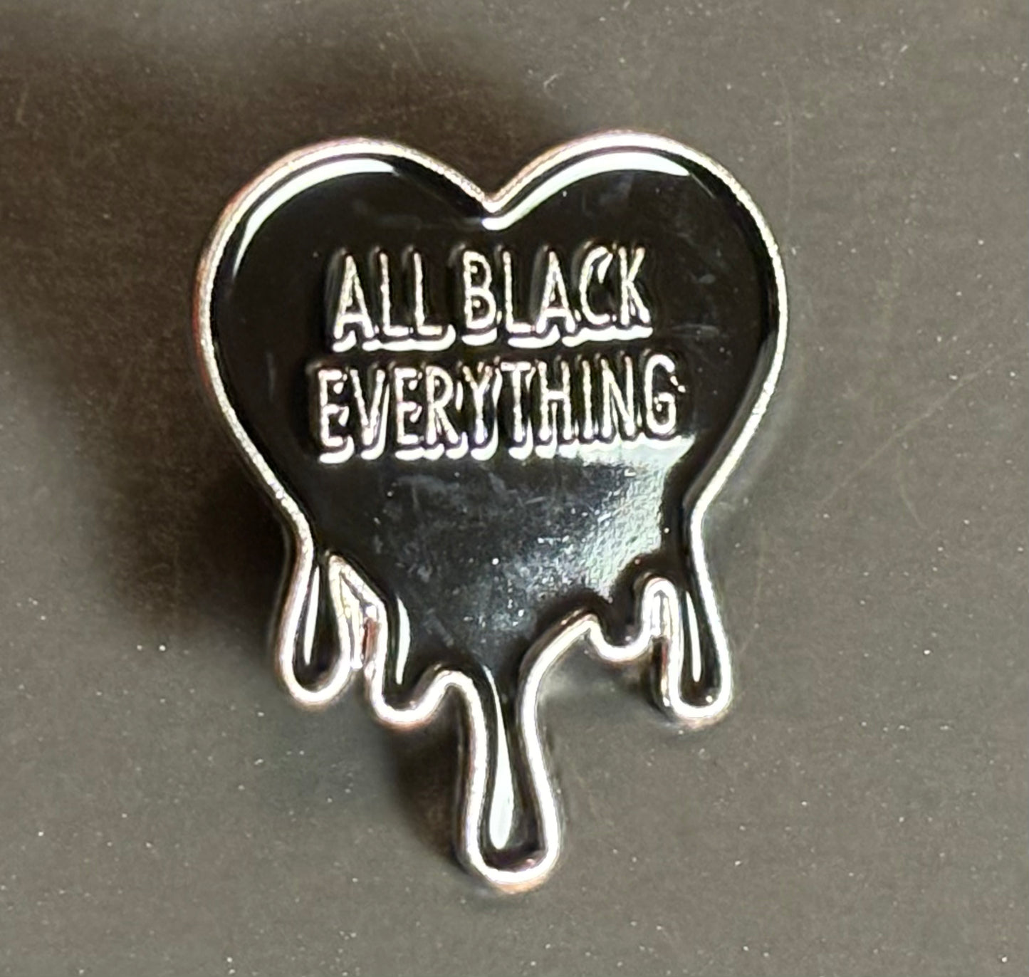 Black Heart - pin