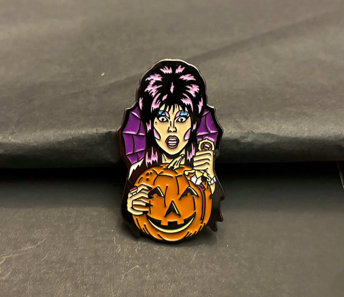 Elvira Halloween - pin