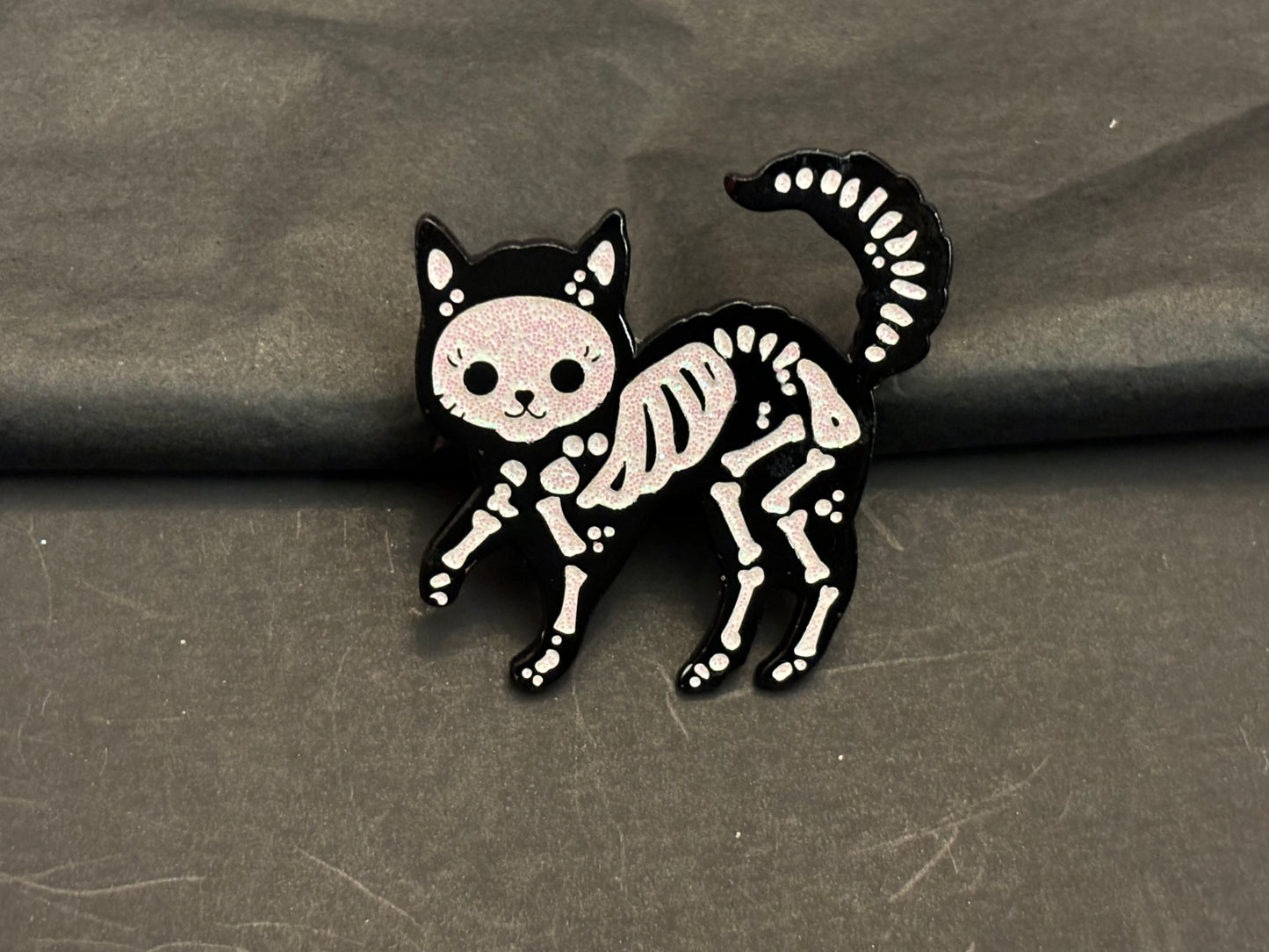 Skelton Cat - pin